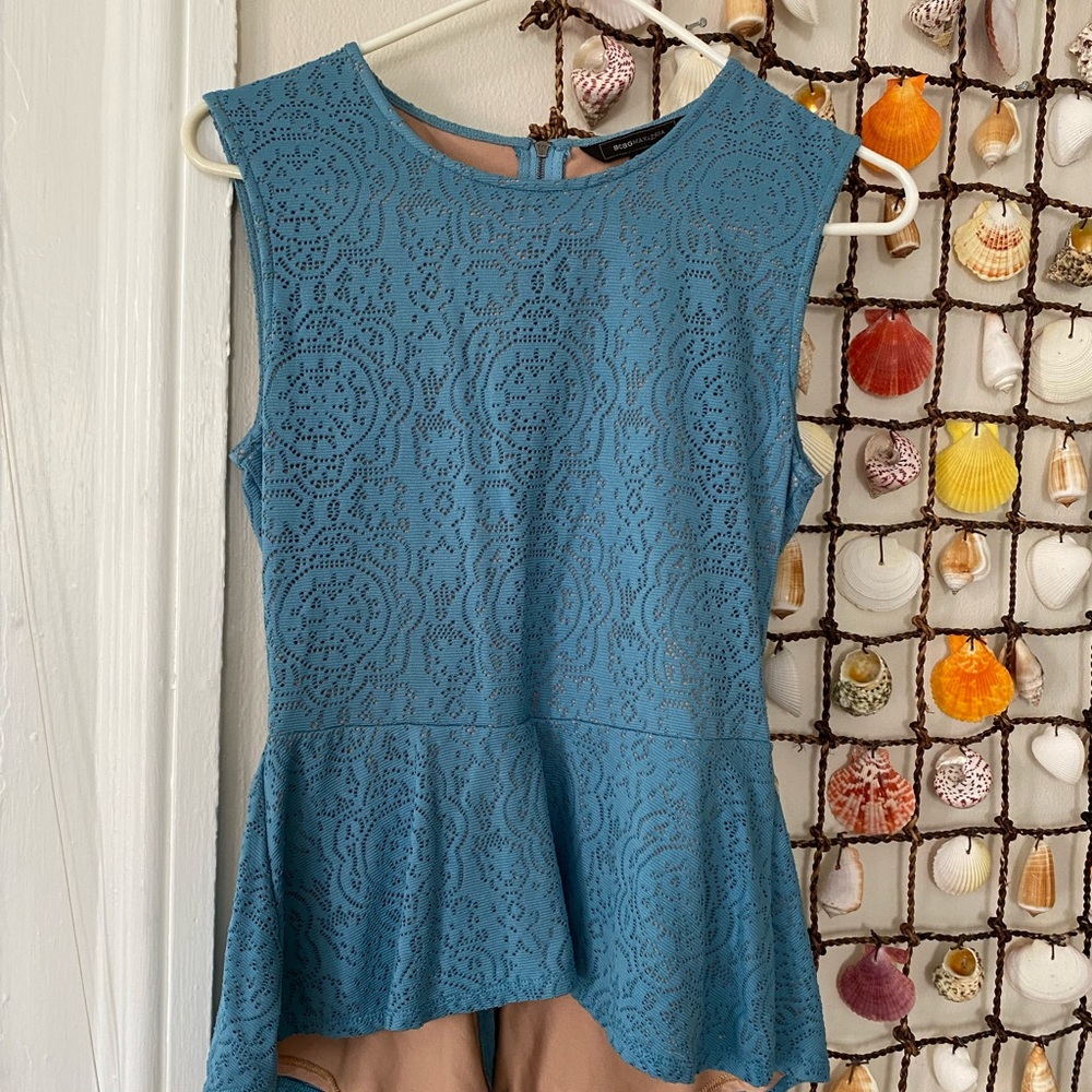 BCBGMAXAZRIA PEPLUM TOP